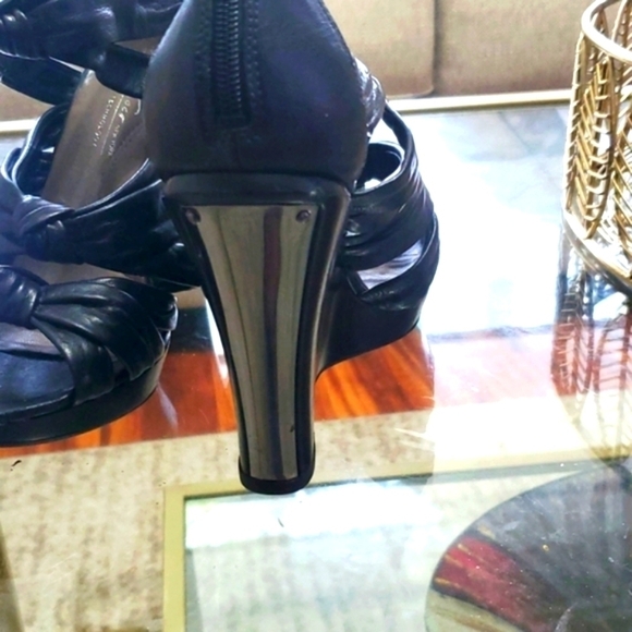 Kenneth Cole Why Knot Black leather wedge heel open toes covered back 6.… - Picture 4 of 9